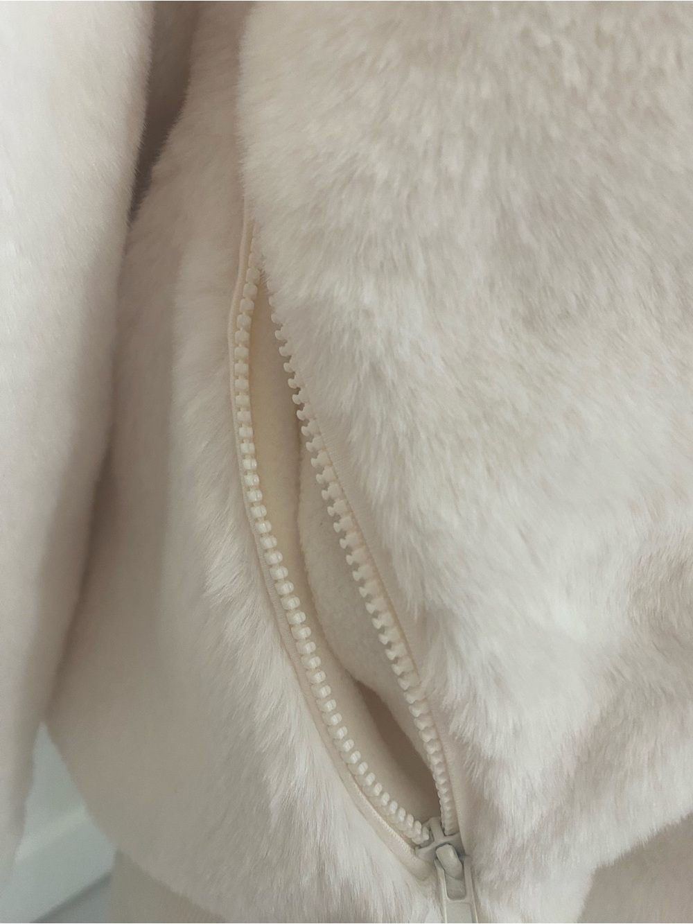 NWT ALO faux fur foxy ivory jacket removal hoodie - Picture 13 of 13